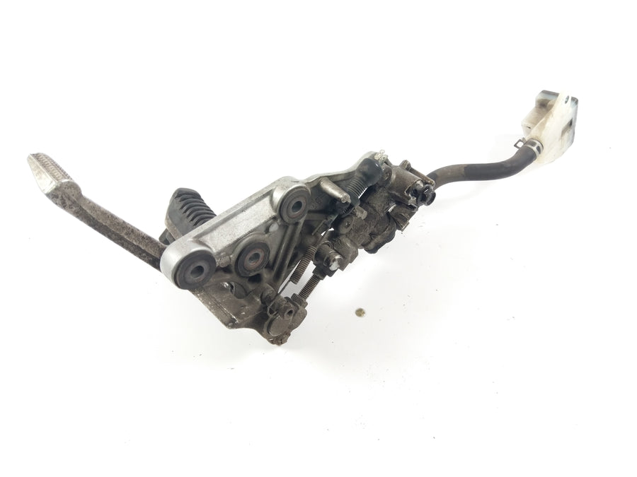 Suzuki GSX 1300 R Hayabusa WVA1 [2000] - Fotstøtte til høyre med bremsespak og bremsespumpe Fotbrems