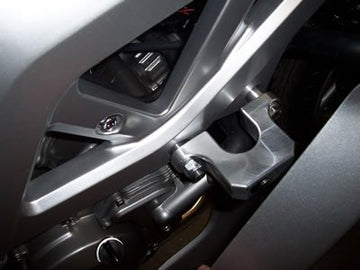 Suzuki SV 650 S [2003-2012] - Aero-Crash-Protektoren (Schwingenlagerung) Schwarz Suzuki SV650 Full Faired