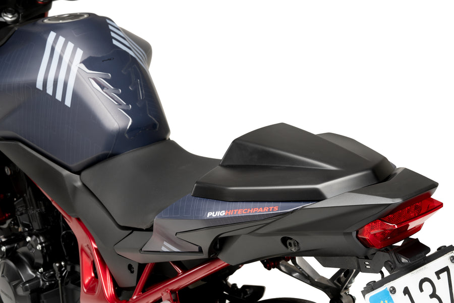HONDA CB 750 HORNET [2025] – kledning bak – karbonlook