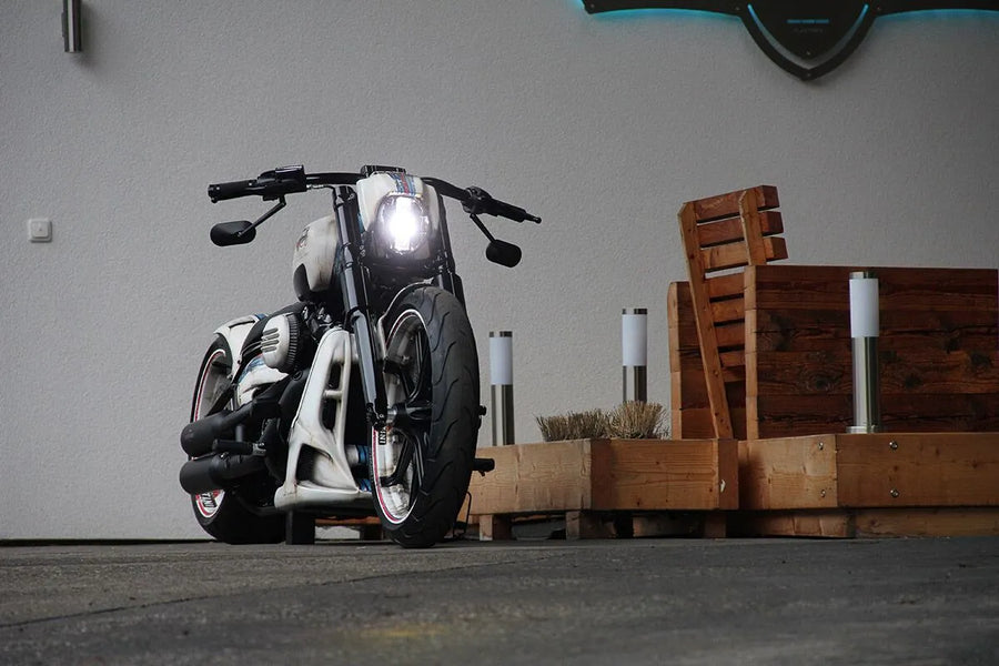 Harley Davidson V-Rod [CULT WERK] – Frontlyskledning