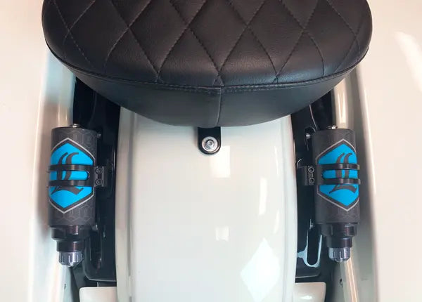 Harley-Davidson FLHXL 1923 Street Glide Limited 117 [2026] - REVO ARC Remote Reservoir Außenbefestigung – Bild 9