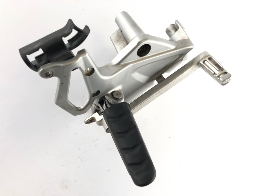 BMW F 800 S [2007] - Fotstøtte til høyre med holder og bremsepedal