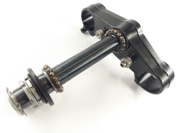Aprilia RST 1000 Futura [2004] - Fork Bridge nedenfor - 0