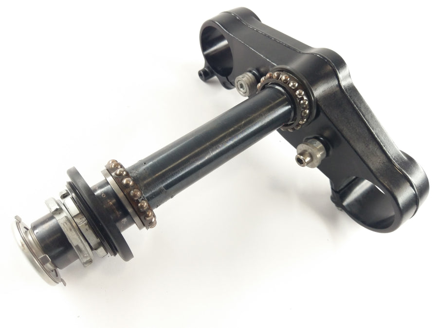 Aprilia RST 1000 Futura [2004] - Fork Bridge nedenfor