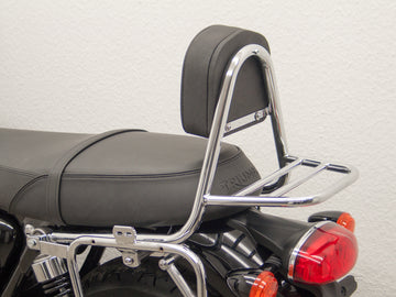 Triumph Bonneville T 100 [2017] - Sissy bar laget av rør med puter og bagasjestativ
