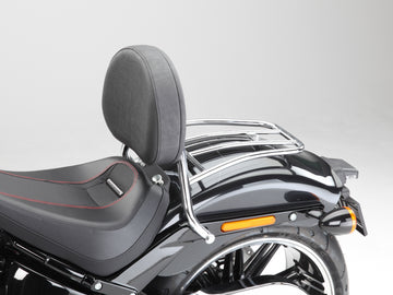 Harley Davidson Softail Fat Boy (Milwaukee -Eight 107/114) [2018] - Sjåfør Sissy Bar med en stor avrundet pute og bagasjestativ