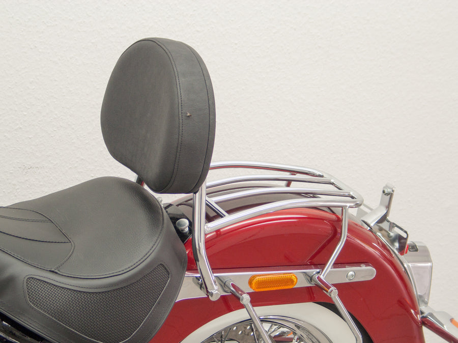 Harley Davidson Softail Deluxe (Milwaukee -Eight 107/114) [2018] - Sjåfør Sissy Bar med en stor avrundet pute og bagasjestativ