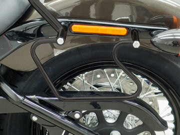 Harley Davidson Softail Street Bob (Milwaukee -Eight 107/114) [2018] - Pakkesekk, svart