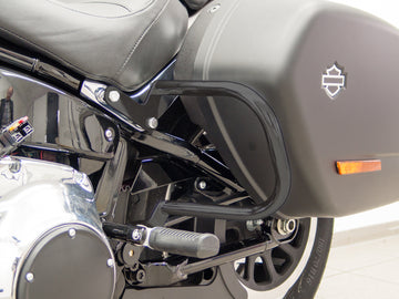Harley Davidson Softail Sport Glide (Milwaukee -Eight 107/114) [2018] - bakre beskyttelsesstenger for kofferter, svart