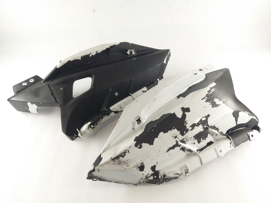 Yamaha YZF 125 RE06 [2011] - kledning nedre del til høyre og venstre sprayfolie