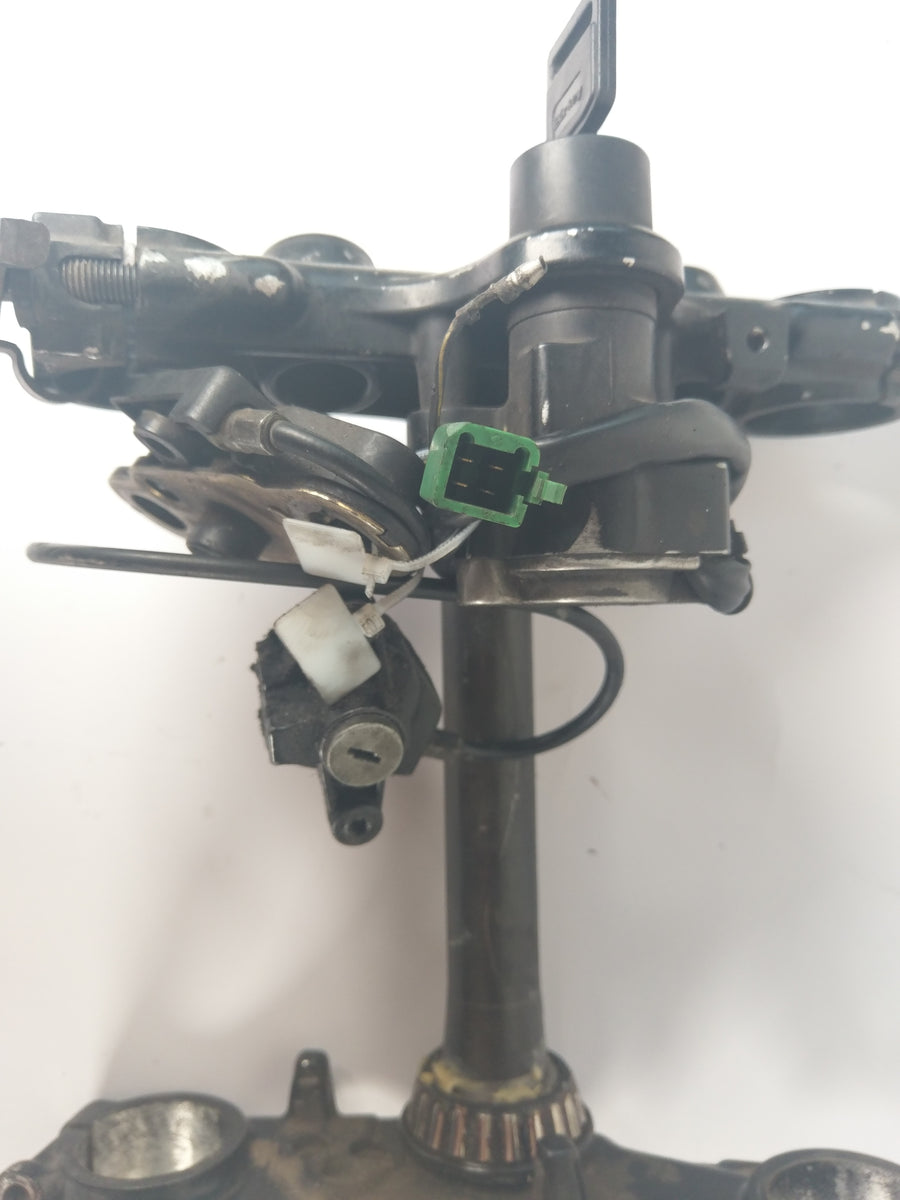 Suzuki DR 650 SP42B - Fork Bridge med tenning og setelås 1 tast