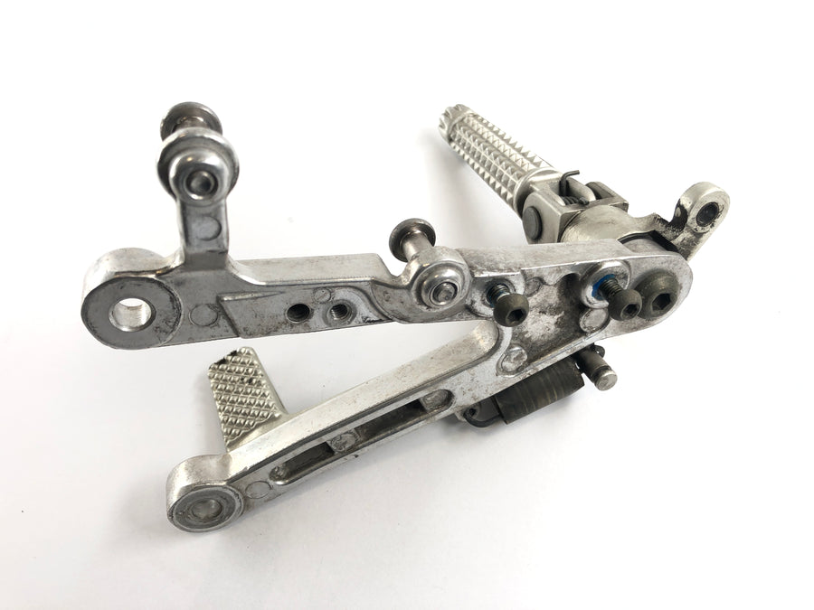 Yamaha YZF R1 RN04 [2000] - Fotstøtteholder på høyre bremsepedal Fotbremsespak