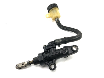 Yamaha YZF R1 RN09 [2002] - Bakre bremsepumpe hovedsylinder for bremsesylinder
