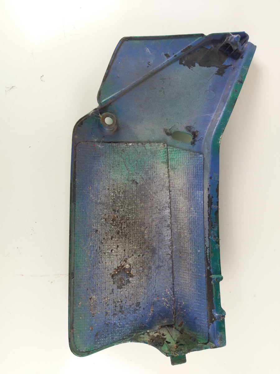 Suzuki DR 650 SP42B - sidedel på høyre plast