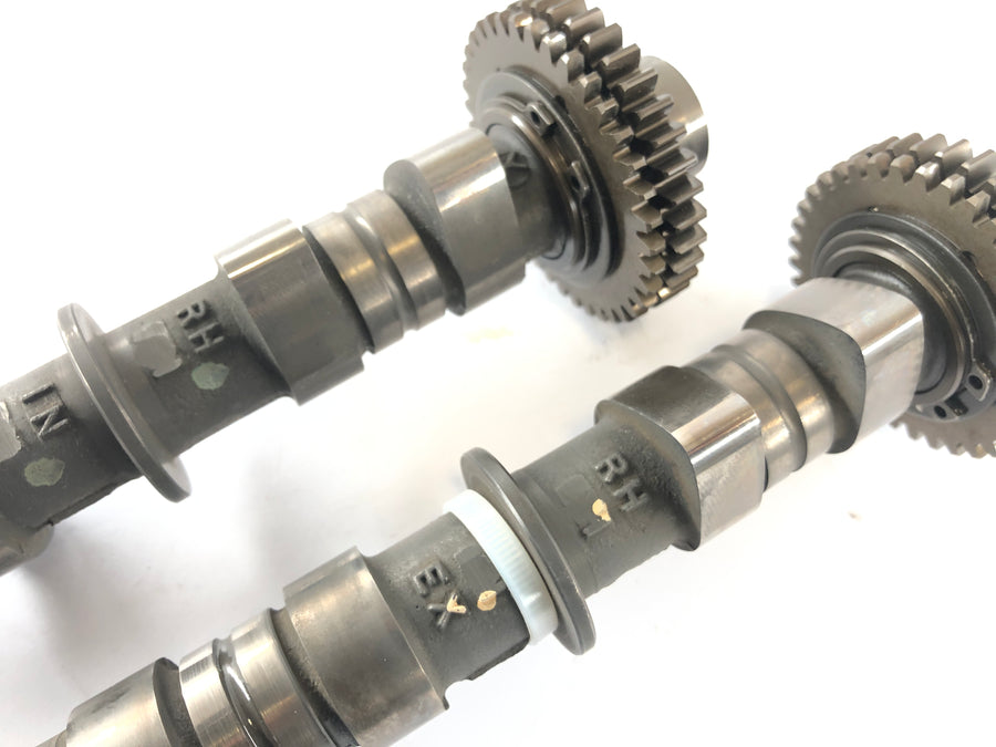 Honda ST 1100 SC26 Pan European [1990] - Camshafts Sett til høyre
