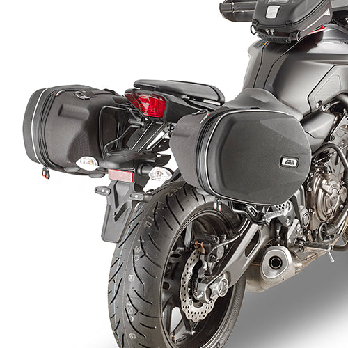 Yamaha MT 07 [GIVI] - Avstandsstykke for EASYLOCK salvesker eller salvesker er det mulig