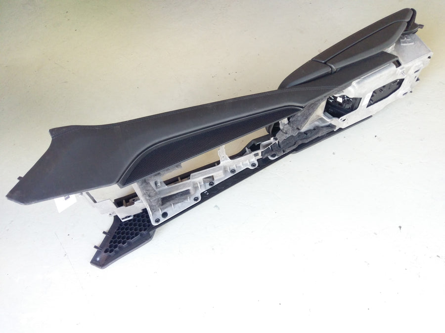 Porsche Panamera Turbo [2010] - Senterkonsoll foran svart skinn Armrest