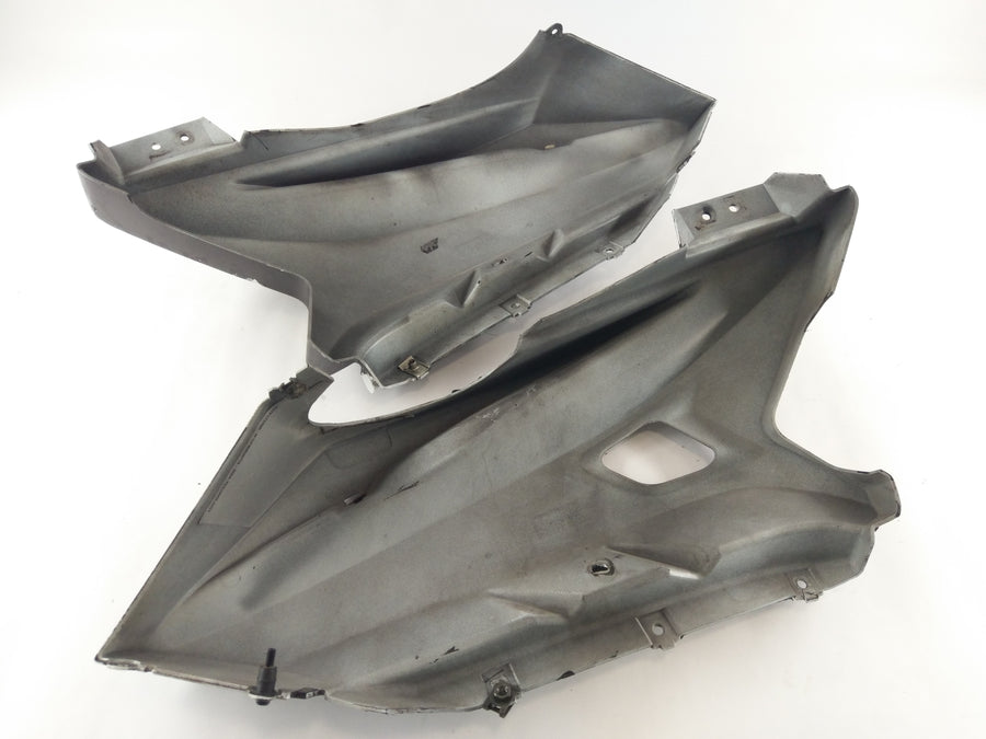 Yamaha YZF 125 RE06 [2011] - kledning nedre del til høyre og venstre sprayfolie