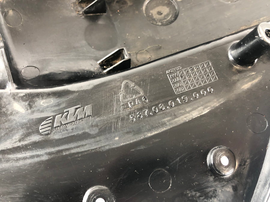 KTM LC4 640 Duke 2 [2001] - Underjordisk ly på innsiden bak Splash Protection