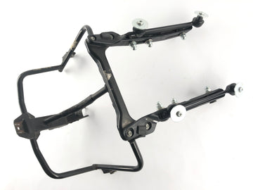 Moto Guzzi Norge 1200 LP [2006] - kledningsholder foran brakett frontrute