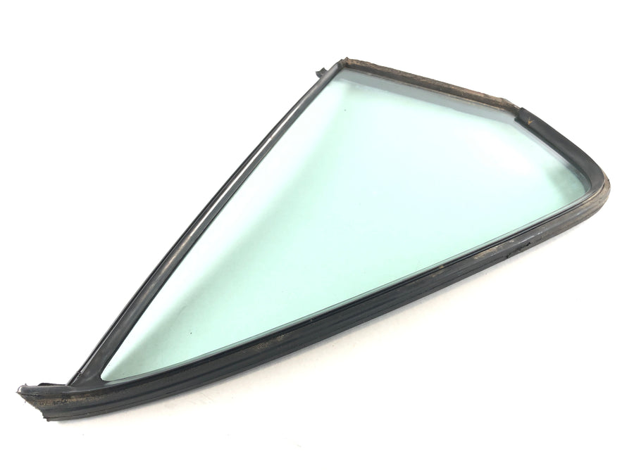 BMW M 535i E28 [1986] - Side Window Triangular Disc bakerst til høyre