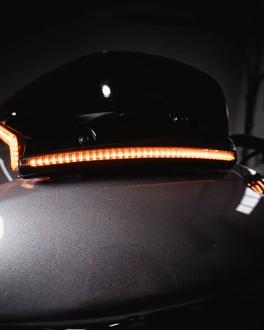 harley-davidson road glide st [CUSTOM DYNAMICS] - LED frontrutetrim med indikatorer