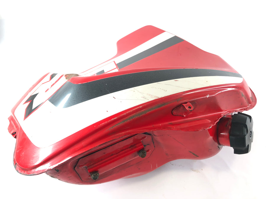 Suzuki DR 800 S SR42B [1991] - Tank bensintank til høyre inne i rusten