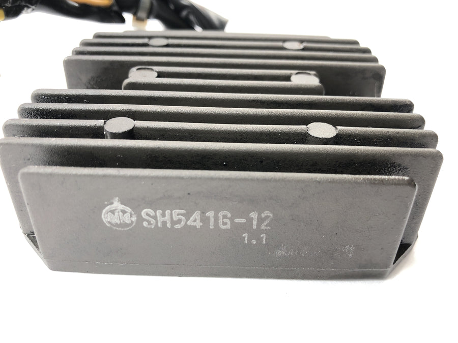 Aprilia RST 1000 Futura [2002] - Kontroll av spenningsregulatorer Retting