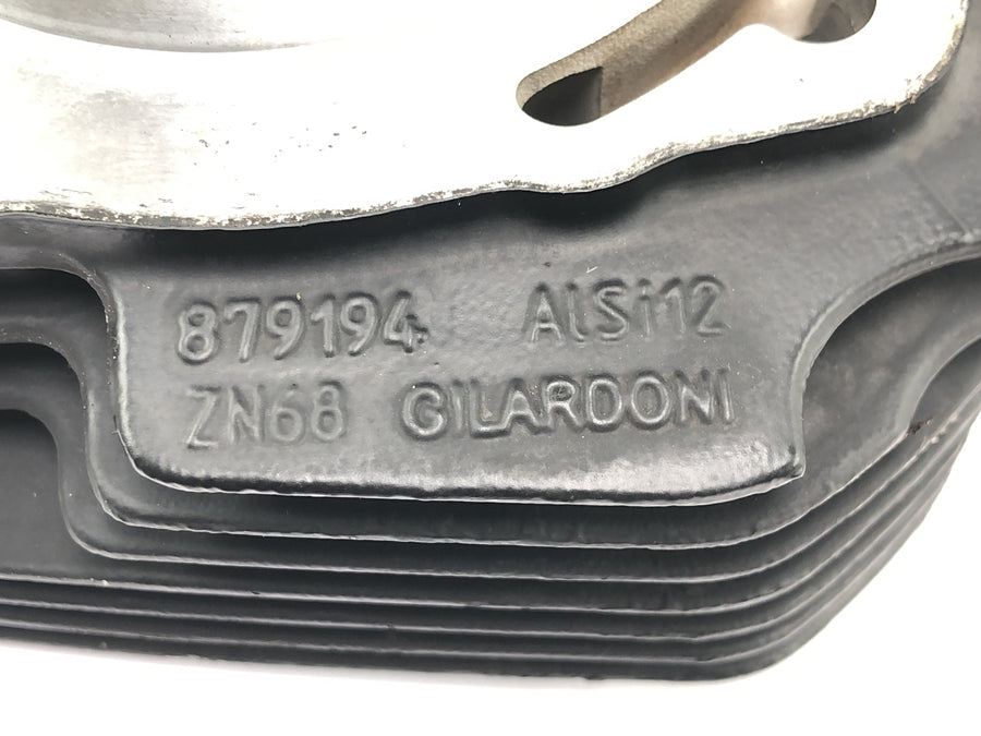 Moto Guzzi Stelvio 1200 8V [2016] - sylinder med stempel til høyre