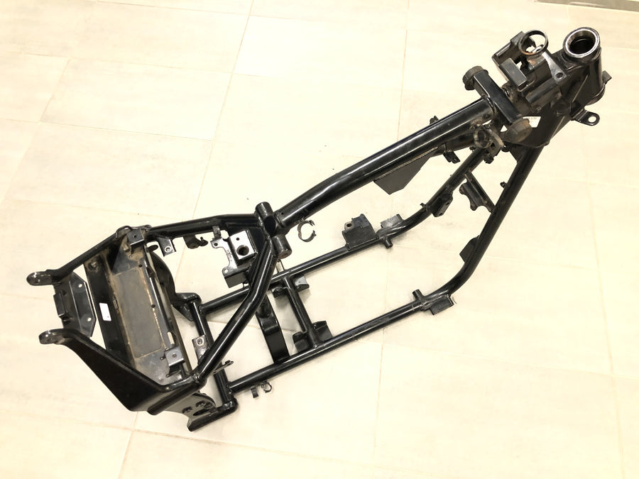Yamaha XV 1600 Wild Star VP08 [2002] - Ramme med papirer