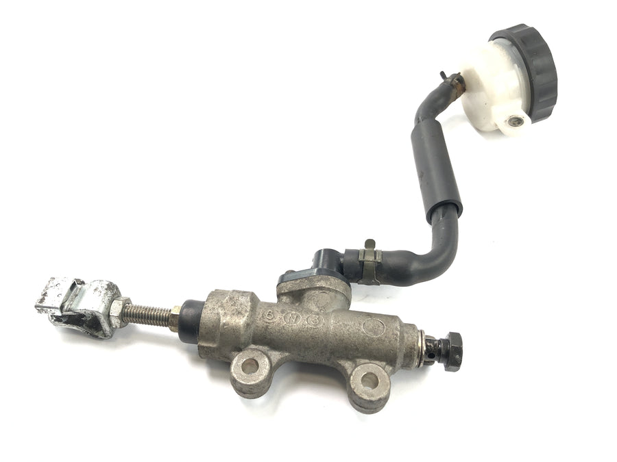 Honda SLR 650 RD09 [1997] - Bremsepumpe på den bakre hovedbremsesylinderen bakbremsesystem Bremsesylinder