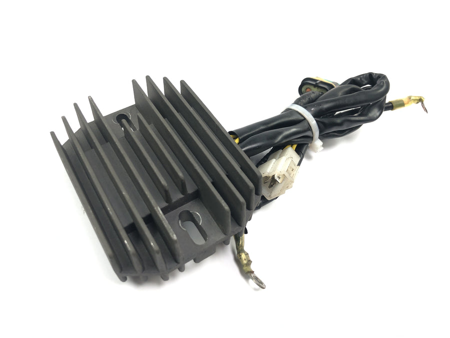Triumph Tiger 955i 709EN [2003] - Regulator Likeretter Spenningsregulator Ladekontroller