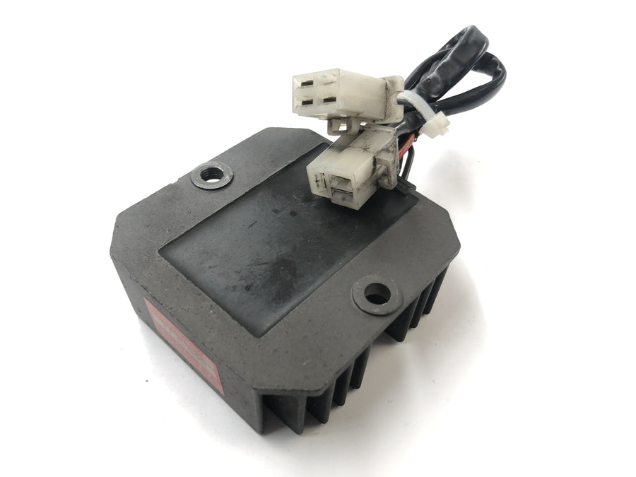 Honda XBR 500 PC15 [1989] - Kontroll av likerettere Spenningsregulatorlader 12V