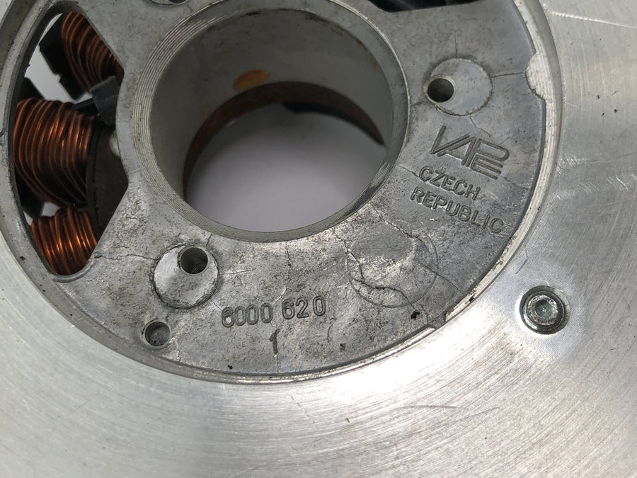 Yamaha XT 500 1U6 [1981] - Stator dynamo tenning base plate generator ladestator