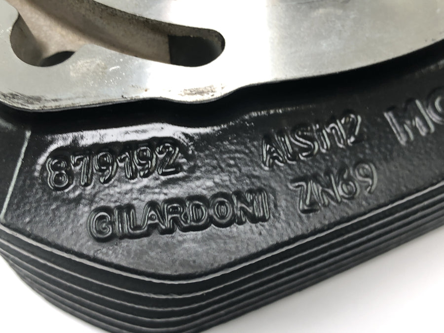 Moto Guzzi Stelvio 1200 8V [2016] - sylinder med stempel til venstre