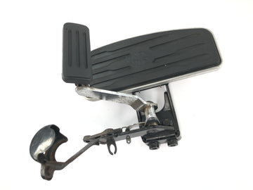 Yamaha XV 1600 Wild Star VP08 [2002] - Footboard driver fotplate fotstøtte foran høyre med bremsepedal - 0