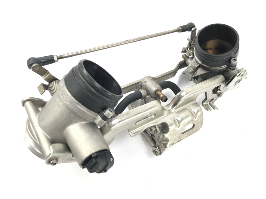 Moto Guzzi Stelvio 1200 4V [2009] - Gassventilinjeksjonssystem med stenger