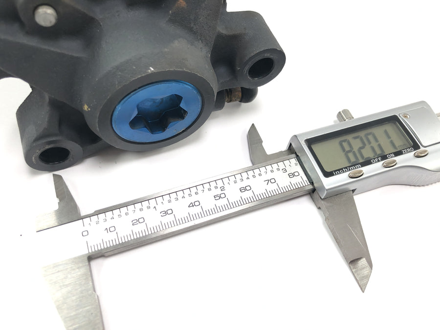 Yamaha YZF R1 RN04 [2001] - Bremsecaliper bak