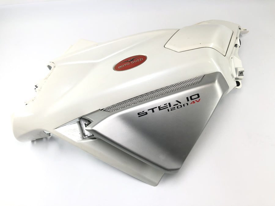 Moto Guzzi Stelvio 1200 4V [2009] - Rensing av sidekledning til venstre