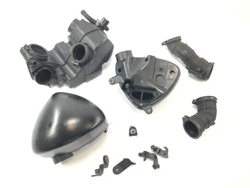 Suzuki VZ 1500 WVCU [2011] - Luftfilterboks luftboks luftfilterhus inntaksboks