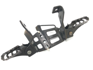 BMW F 650 GS R13 [2002] - Fotstøttebærer førerens fotstøtte med brakett
