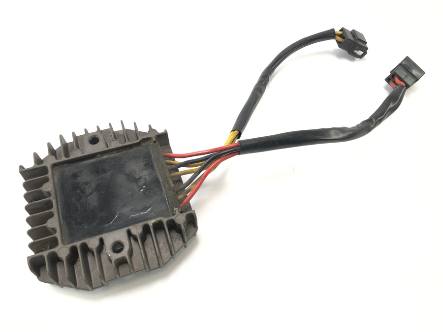 Triumph Speed Triple 1050 515NJ [2007] - Spenningsregulator Likeretterregulator