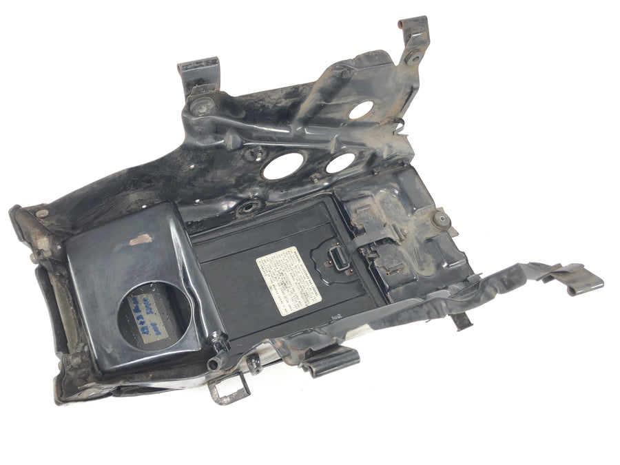 Honda GL 1000 Goldwing GL1 [1978] - HANSK RUMMARTMENT TANK RASKERE Holder tank kledningsholder