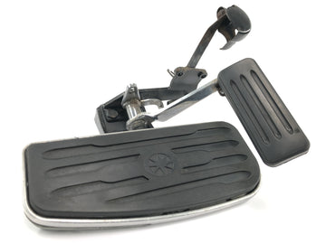 Yamaha XV 1600 Wild Star VP08 [2002] - Footboard driver fotplate fotstøtte foran høyre med bremsepedal