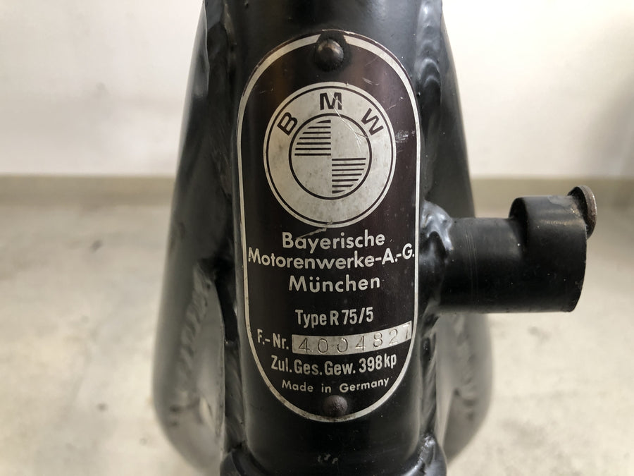 BMW R 75/5 [1973] - ramme med papirer