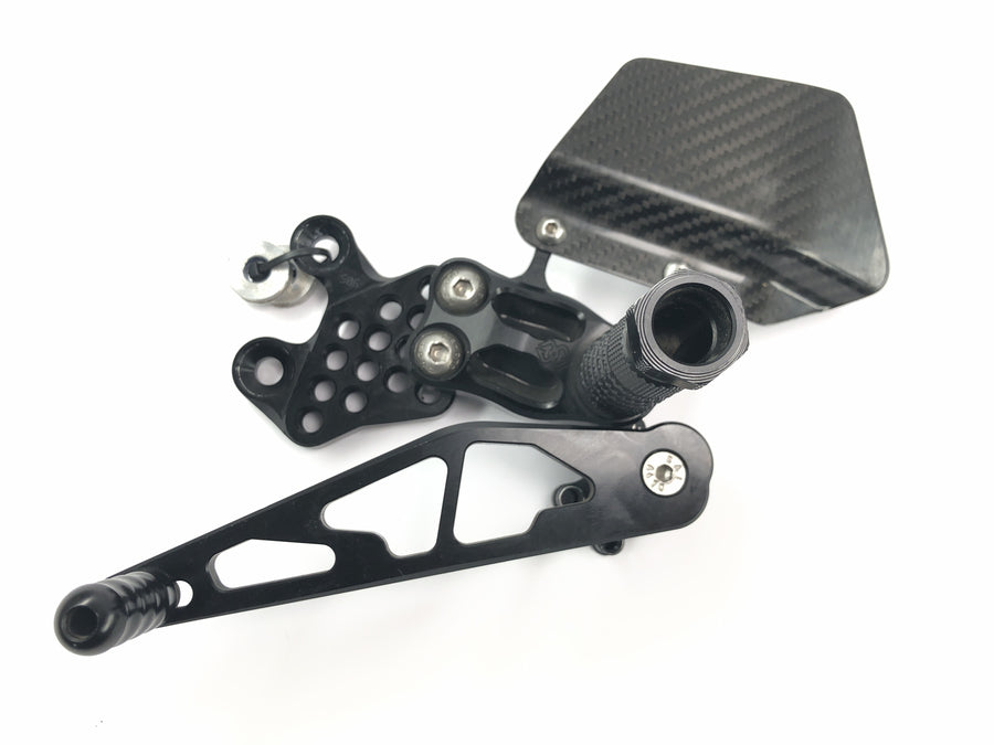 Suzuki GSX R 1000 WVB6 K6 [2006] - Gilles Tooling fotstøttesystem med førerfotstøtterapport