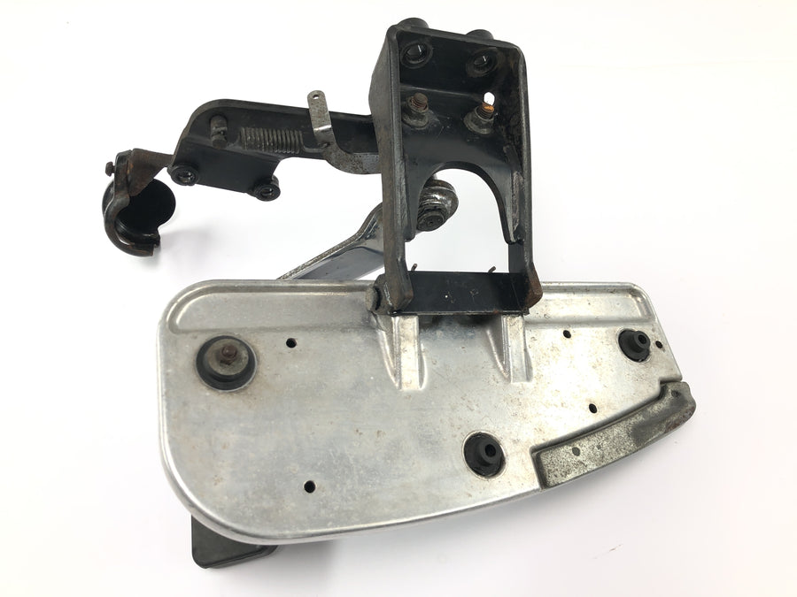 Yamaha XV 1600 Wild Star VP08 [2002] - Footboard driver fotplate fotstøtte foran høyre med bremsepedal