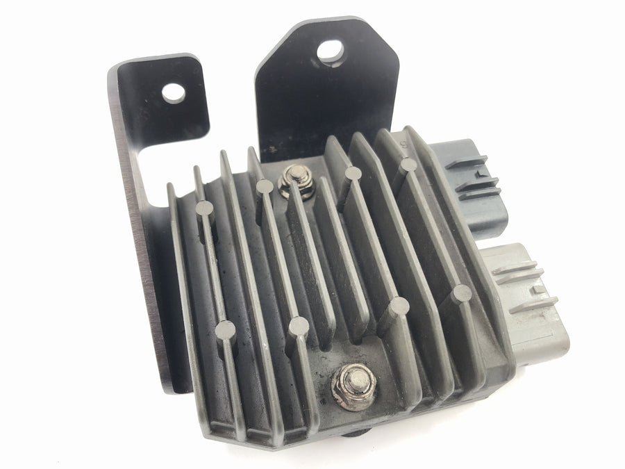 Triumph Street Triple R 675 D67LD [2010] - Spenningsregulator likeretterregulator FH012AB