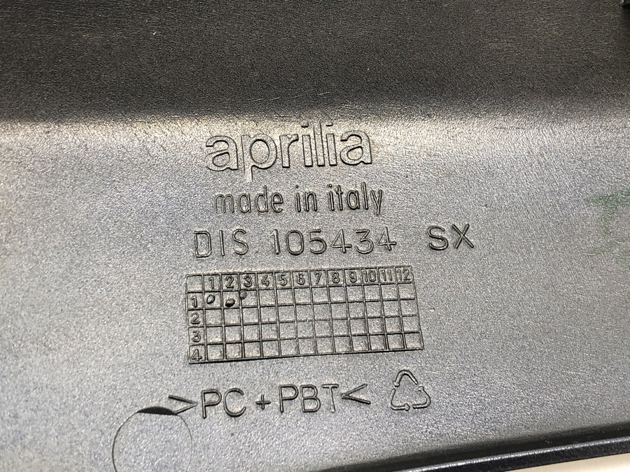Aprilia RST 1000 Futura [2002] - Seterkledning bak høyre bakkledning