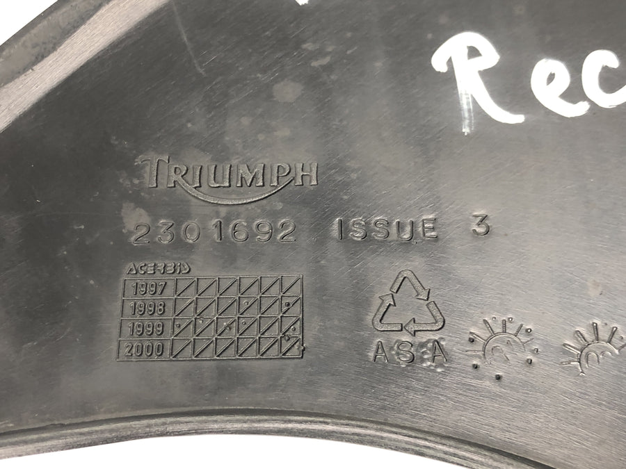 Triumph Tiger 955i 709EN [2003] - Sidepanel for tankkåpe høyre